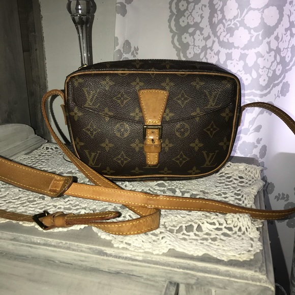 Louis Vuitton Handbags - Authentic Louis Vuitton crossbody bag